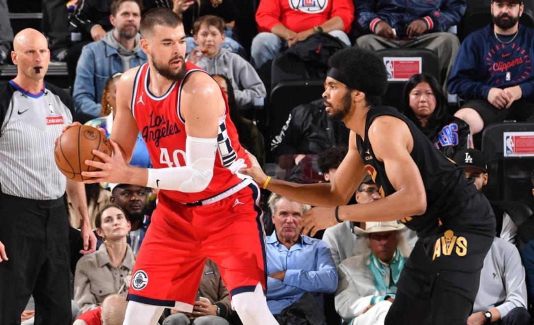 转会期洛杉矶快船调整名单以备NBA常规赛；手感冰凉环节打磨；更衣室稳定；赛季目标并未改变的简单介绍