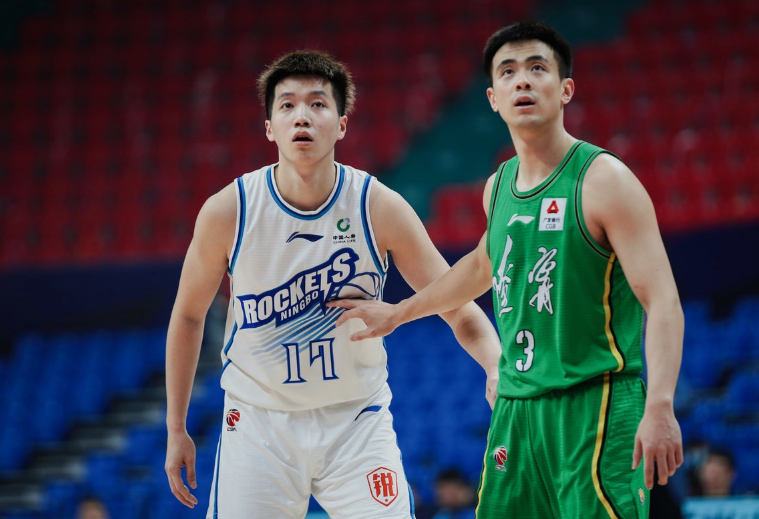 开云体育 体育博彩-新疆广汇训练开放日，国际比赛日状态回暖引欢呼，CBA常规赛在即，赛程密集仍需轮换的简单介绍