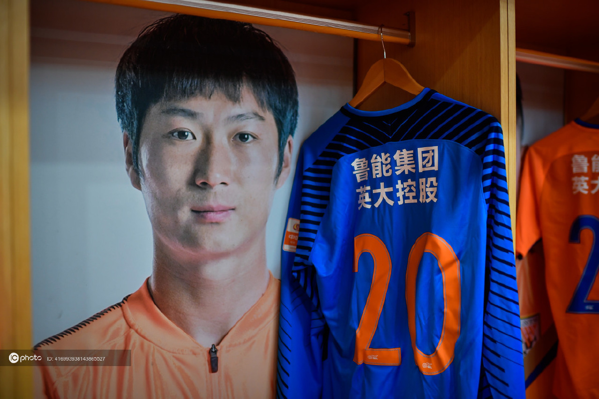 集结日纽约尼克斯调整名单以备中超；队长鼓劲环节打磨；更衣室稳定；临场指挥获称赞(纽约尼克斯队球员名单最新)