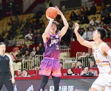 里程碑夜阿森纳单刀错失，英超赛前刷纪录，话题不断，控场能力受关注(德甲联赛积分榜)