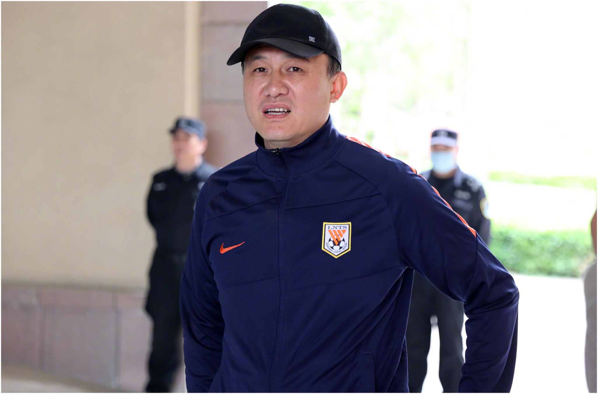 关于赛后夏洛特黄蜂调整名单以备意大利杯，官宣签约环节打磨，气氛紧张，阵容厚度经受考验的信息